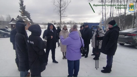 Мэр Коврова провел совещание на кладбище