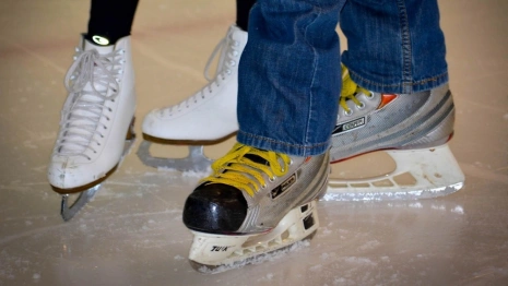 Владимирских студентов и Татьян позвали на бесплатную ««Неоновую вечеринку» на коньках