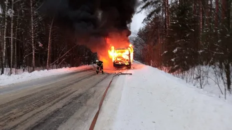 Появились фото загоревшегося во Владимирской области пассажирского автобуса