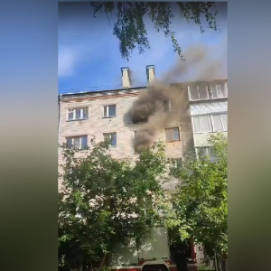 В Коврове сняли на видео пожар с одним спасенным и 14 эвакуированными жильцами