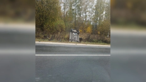 Появилось фото вошедшей вертикально в землю машины под Владимиром