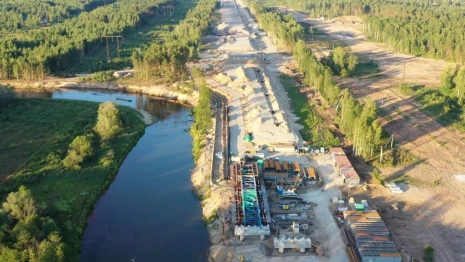 «Автодор» показал с высоты строящийся на трассе М-12 мост через реку Киржач 