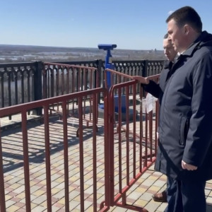 Мэр Владимира доехал до разваливающейся смотровой площадки