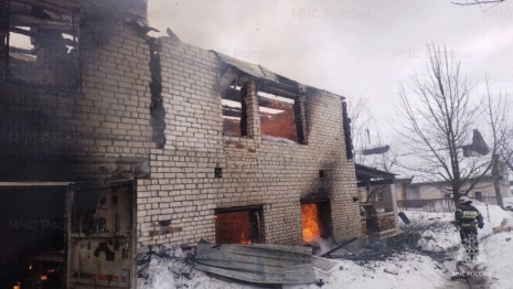 В Гусь-Хрустальном районе загорелся 2-этажный частный дом