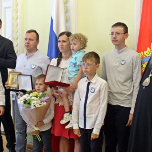 Во Владимирской области за любовь и верность наградили 14 семей