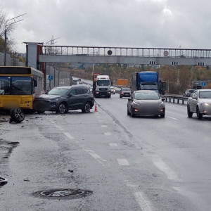 Во Владимире столкнулись 2 иномарки, фура и автобус