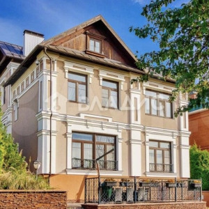 Во Владимире выставили на продажу элитный дом за 90 млн рублей