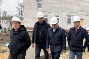 Депутат Госдумы приехал на стройку школы на 350 мест в Гусь-Хрустальном
