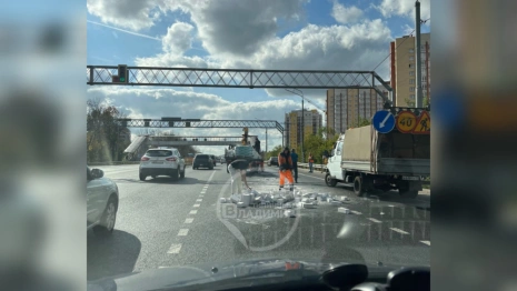 Во Владимире строители растеряли кирпичи на трассе