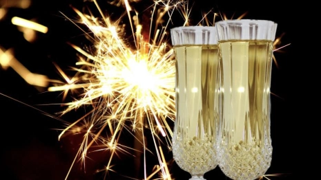 Российские компании отказались от новогодних корпоративов ради 13-й зарплаты