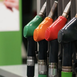 В Коврове Lexus въехал в бензоколонку после столкновения с Hyundai