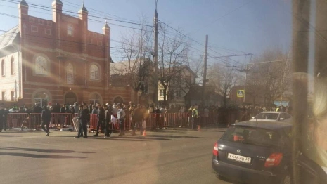 Огромные очереди к мечети во Владимире в Ураза-байрам сняли на видео