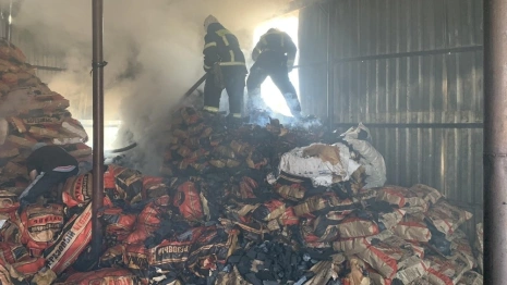 Во Владимирской области сгорел склад с углем