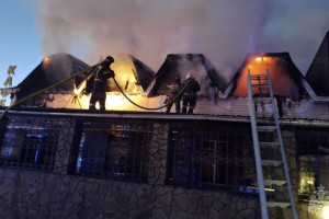 Стали известны подробности мощного пожара в кафе в Лакинске