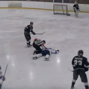 В Москве во время матча умер хоккеист Михаил Янчишин