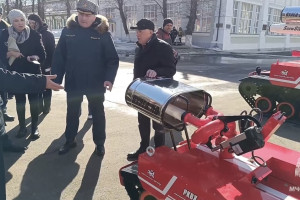 Министру МЧС показали «Умный домофон» и робота-пожарного в Коврове