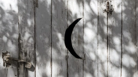 Во Владимирской области разгорелся скандал из-за школы с туалетом на улице