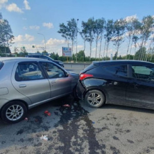На трассе во Владимирской области водитель сдавал назад и въехал в иномарку
