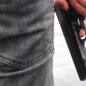 В подъезде владимирской 5-этажки мужчине прострелили живот