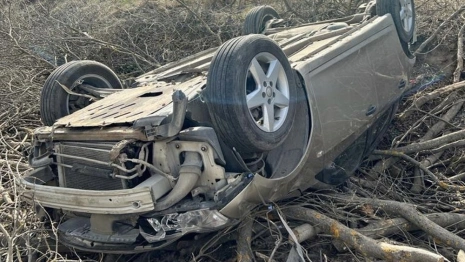 Во Владимирской области иномарка съехала в кювет и перевернулась