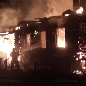 Во Владимирской области ночной пожар охватил частный дом