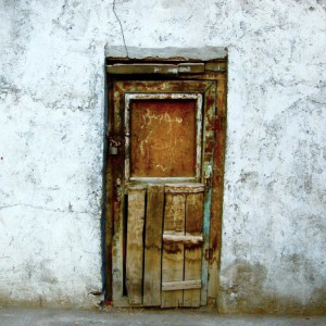 Во Владимирской области 16 семей выселили из разваливающегося дома