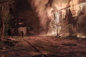 В Коврове загорелся излюбленный подростками заброшенный барак