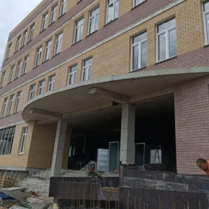 Подрядчика по недостроенной школе в Покрове отказались признавать недобросовестным