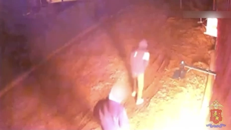 В Муроме двое молодых людей пытались поджечь магазин и попали в поле зрения камер