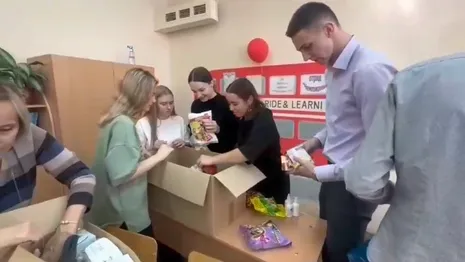 Школьники из Владимирской области отправили в зону СВО одежду и рисунки
