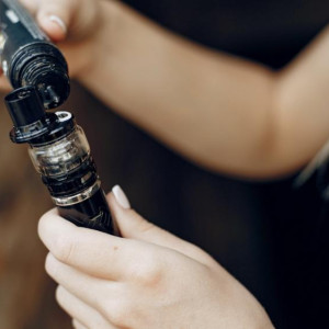 Владимирский губернатор поддержал запрет на продажу вейпов