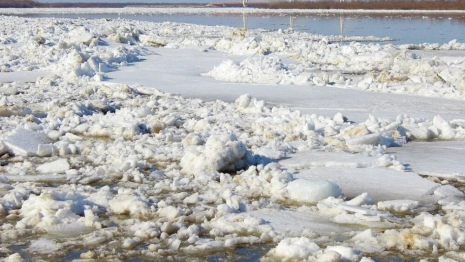 Во Владимирской области понтонный мост развели из-за ледохода