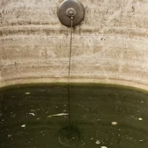 Во Владимире 6-летний ребенок упал в выгребную яму