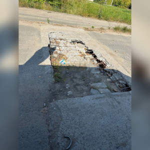 В Коврове посередине дороги обвалился асфальт