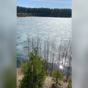 В Коврове спасатели возмутились нахождением рыбака на тонком льду