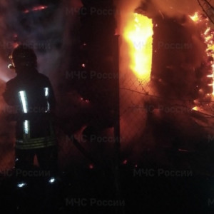 Во Владимирской области спасатели отправились тушить охваченный огнем дом