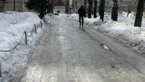Во Владимирской области дороги превратились в каток