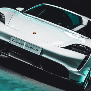 Во Владимире у бизнесмена арестовали 103 объекта недвижимости и 2 премиальные машины