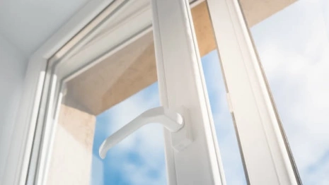 Во Владимирской области полуторагодовалый ребенок выпал из окна 4 этажа