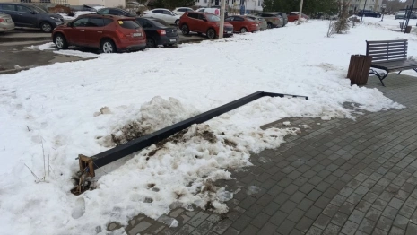 Во владимирском микрорайоне Юрьевец трактор снес фонарный столб