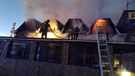 Стали известны подробности мощного пожара в кафе в Лакинске