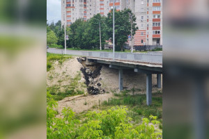 Во Владимире дожди размыли мост у ДТЮ