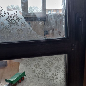 В Коврове маленький ребенок запер маму на балконе