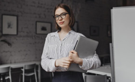 Самой востребованной профессией у зумеров в России стал менеджер по продажам