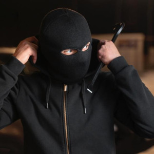 Во Владимире мужчина ударил по голове и ограбил 59-летнюю женщину