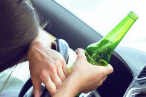 Лишенная прав жительница Вязников выпила бутылку вина и от скуки села за руль