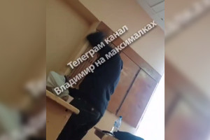 Во Владимире родители и педагоги вступились за учителя, уволенного после избиения ребенка