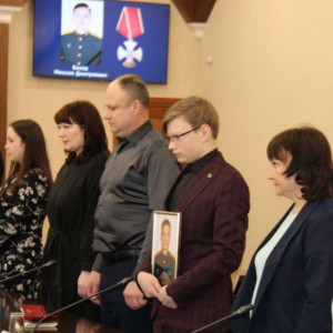 Родителям погибшего в СВО лейтенанта из Владимирской области вручили орден Мужества