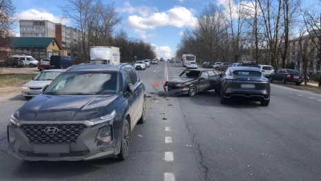 Во владимирском микрорайоне Юрьевец столкнулись 3 авто