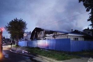 В Муроме мощный ночной пожар охватил частный дом